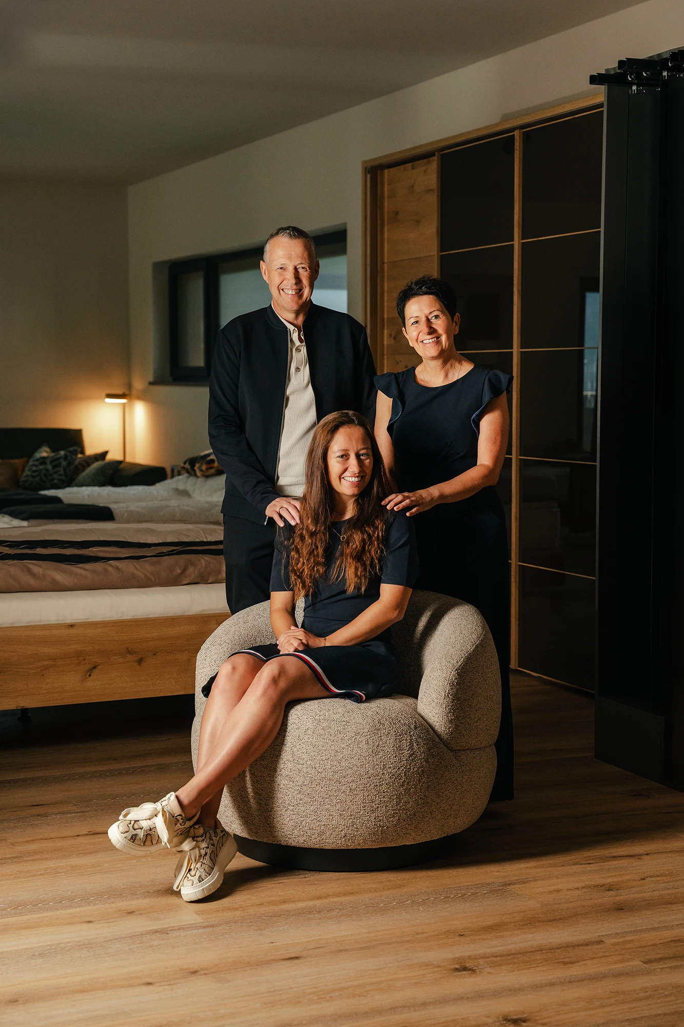 Auf dem bild ist die Familie hinter der Firma Wohnideen Hueter zu sehen.